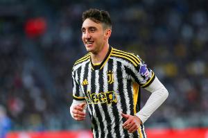 米体：为避免伤情加重，图多尔将推迟路易斯和坎比亚索至下周复出